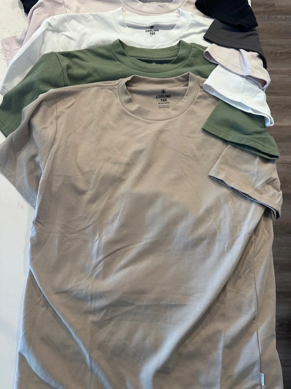 Bundle of 6 Hollister Men’s Crewneck Short Sleeve Cooling Tees - Picture 6 of 6